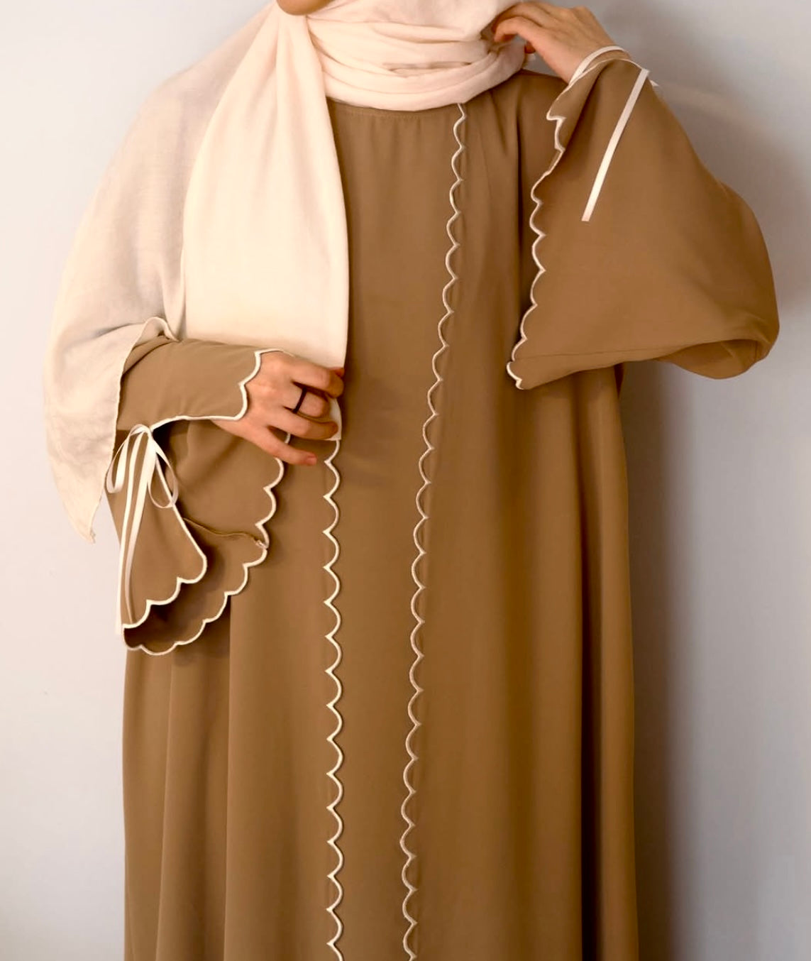 Aura abaya
