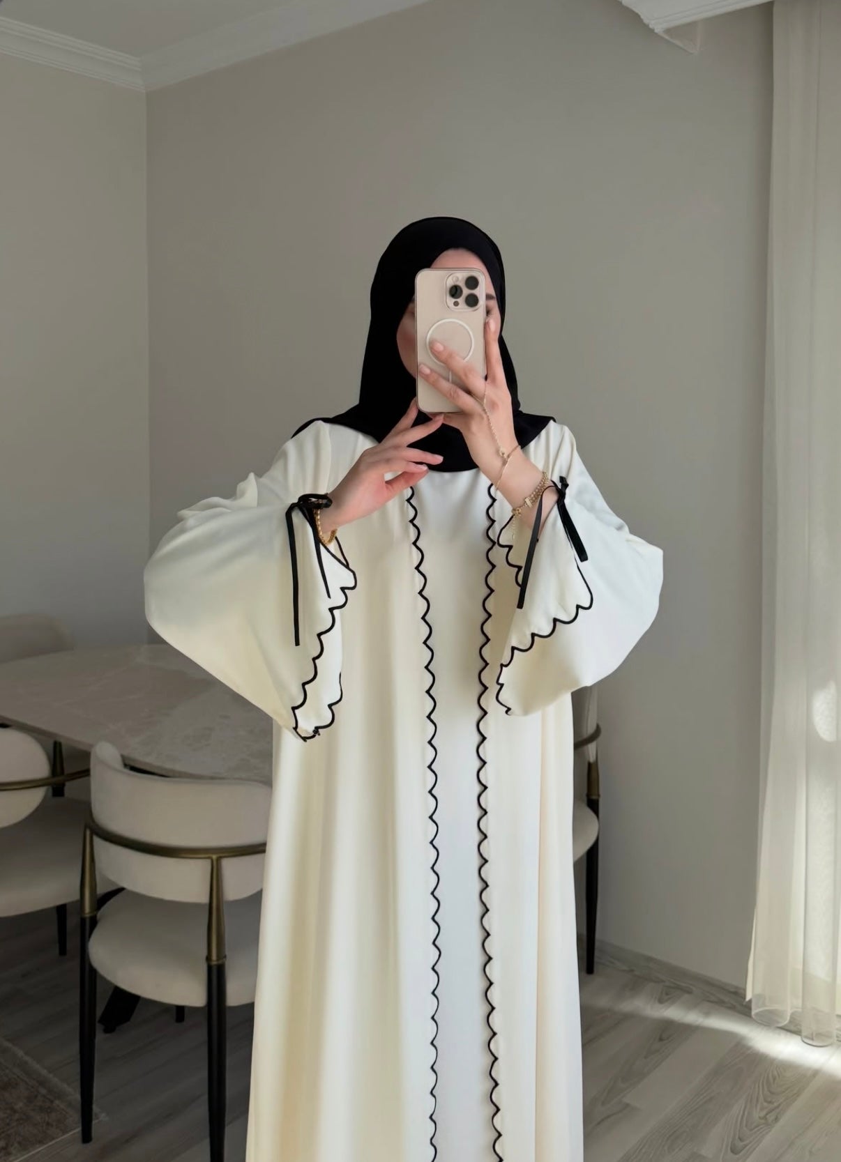 Aura abaya