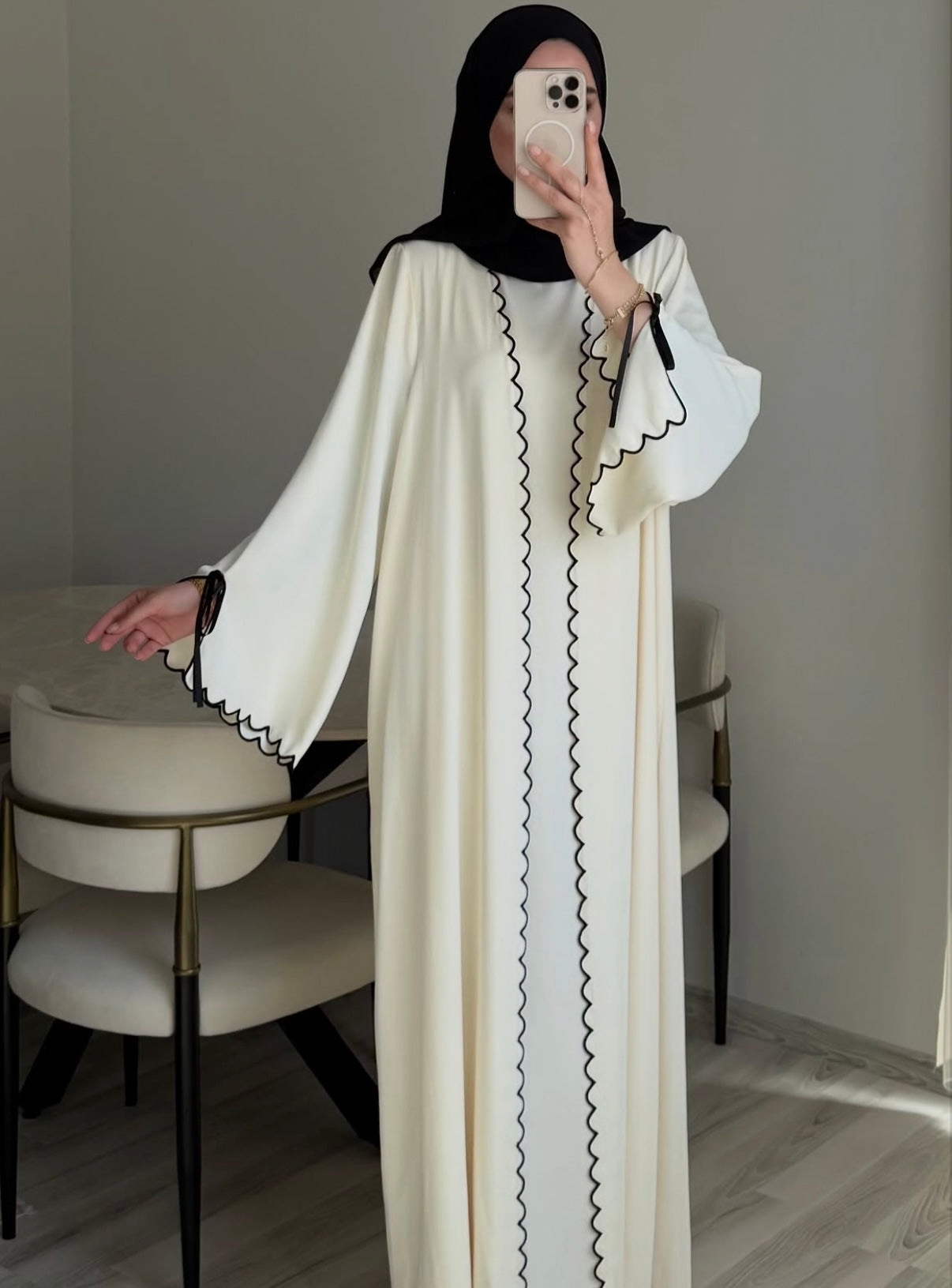 Aura abaya